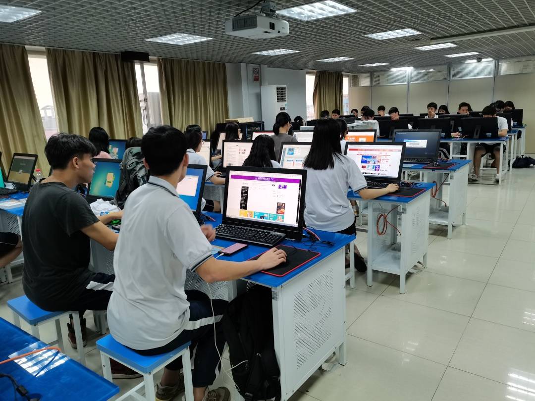 校企攜手育英才 廣州市工貿(mào)技師學(xué)院與益達(dá)教育走進(jìn)《運(yùn)營(yíng)·美工崗位實(shí)戰(zhàn)》開班第一課